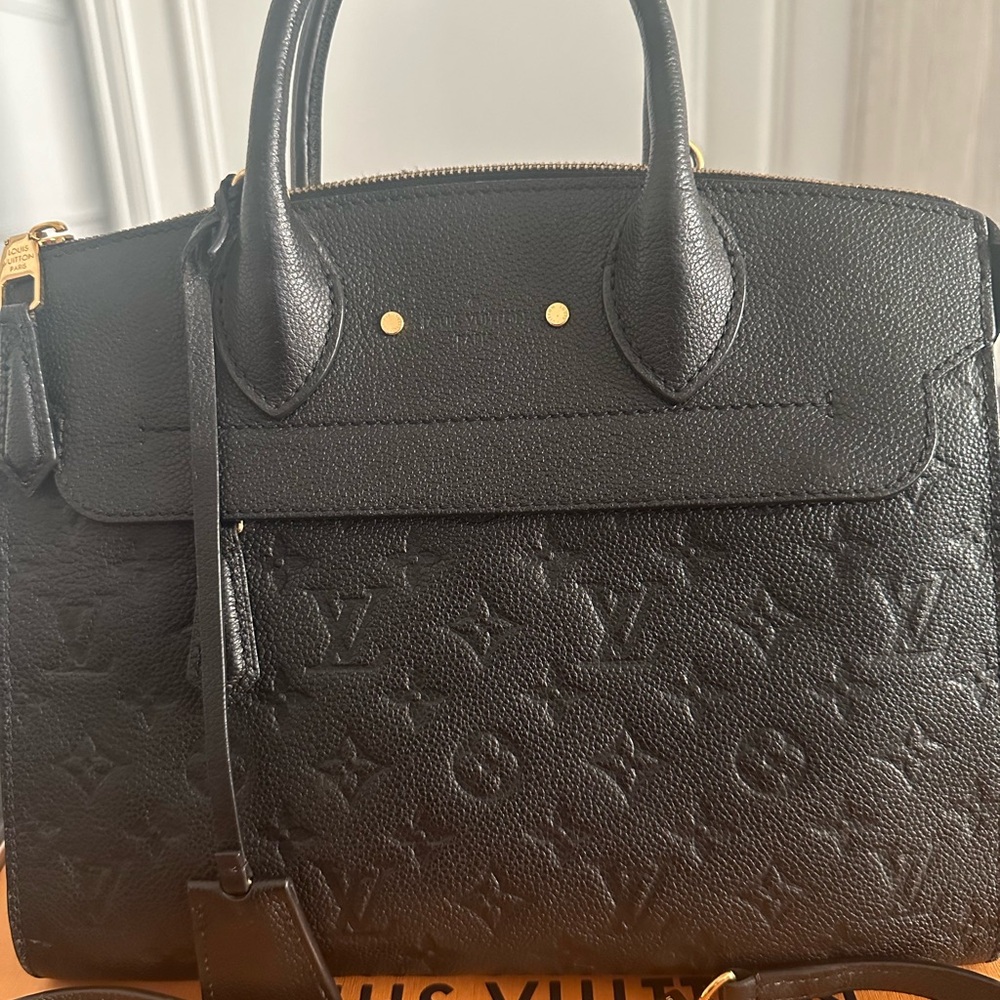 Authentic Louis Vuitton Shoulder bag